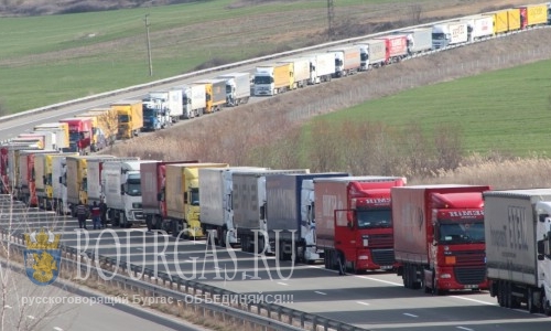 Болгария новости: Турция не пускает авто из Болгарии