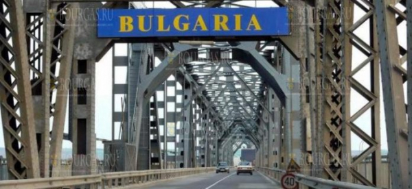 Километровые очереди грузовиков на мосту через Дунай в районе Русе