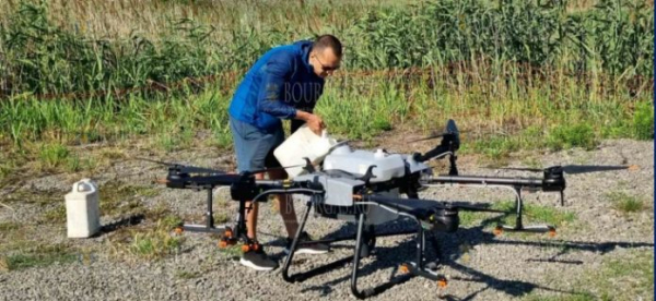 Борьба с комарами в Бургасе идет в т.ч. и с помощью дрона
