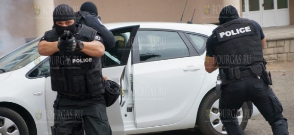 Полиция Бургаса продемонстрировала технику и оружие