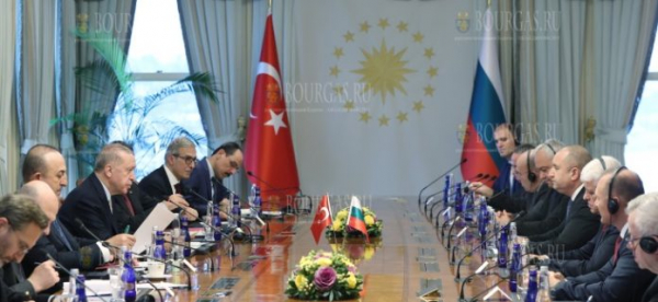 Президент Болгарии вел переговоры в Турции с Эрдоганом под русским флагом