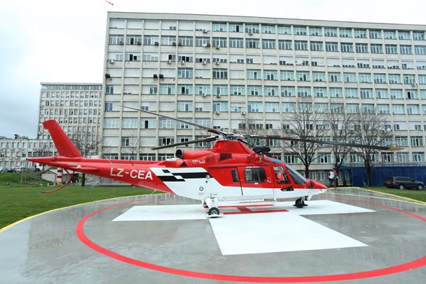 В крупных городах около больниц построят вертолетные площадки