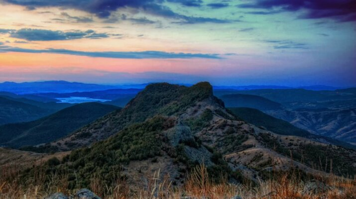 Панорама с вершины Бездивен в горах Родопы